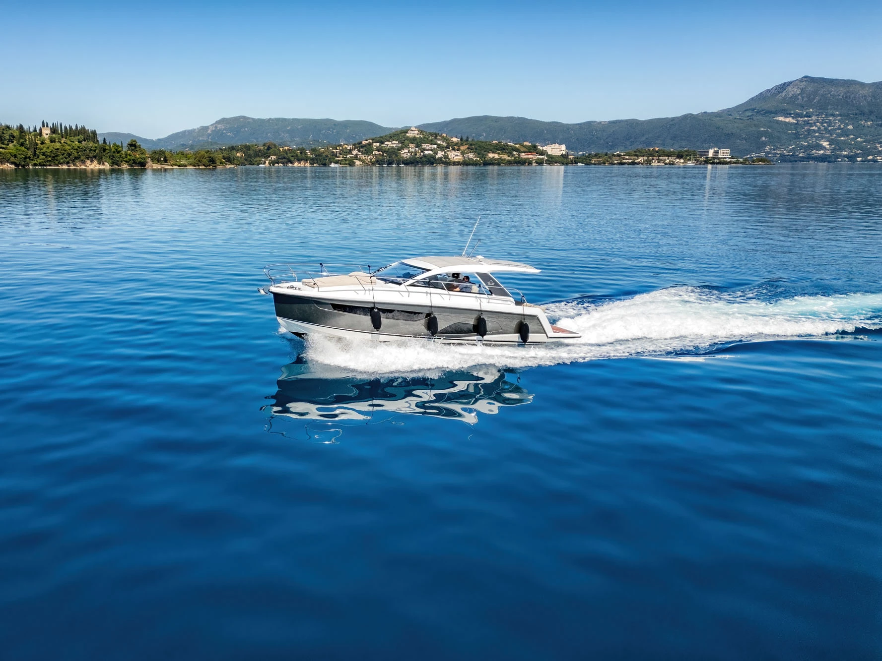 LUXURY YACHTING LUXURY YACHTING