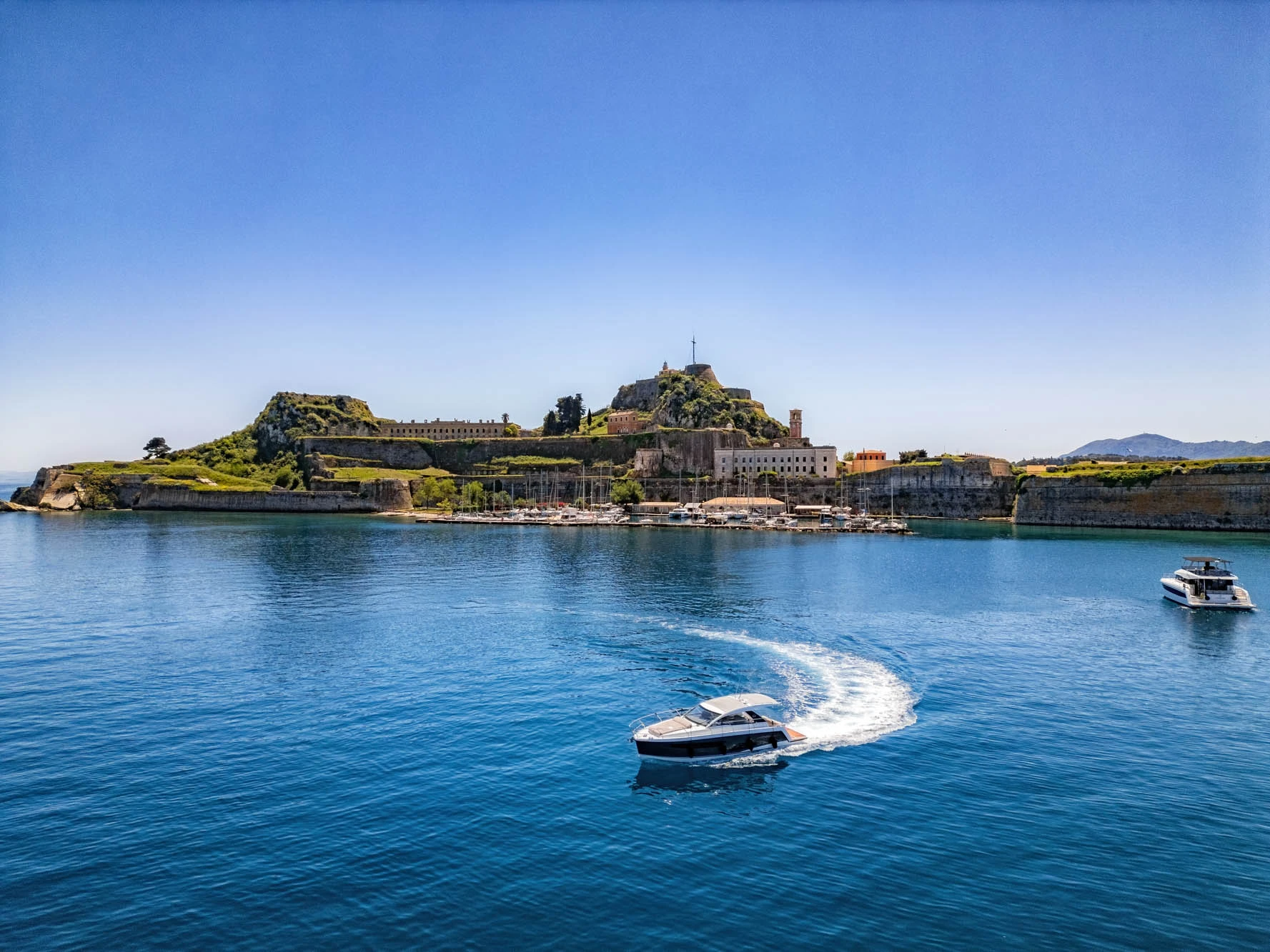 LUXURY YACHTING LUXURY YACHTING